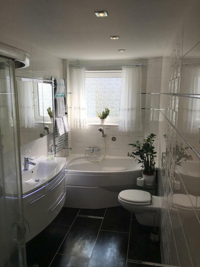 5 Sterne Ferienwohnung Cattaleya Emden Exterior photo